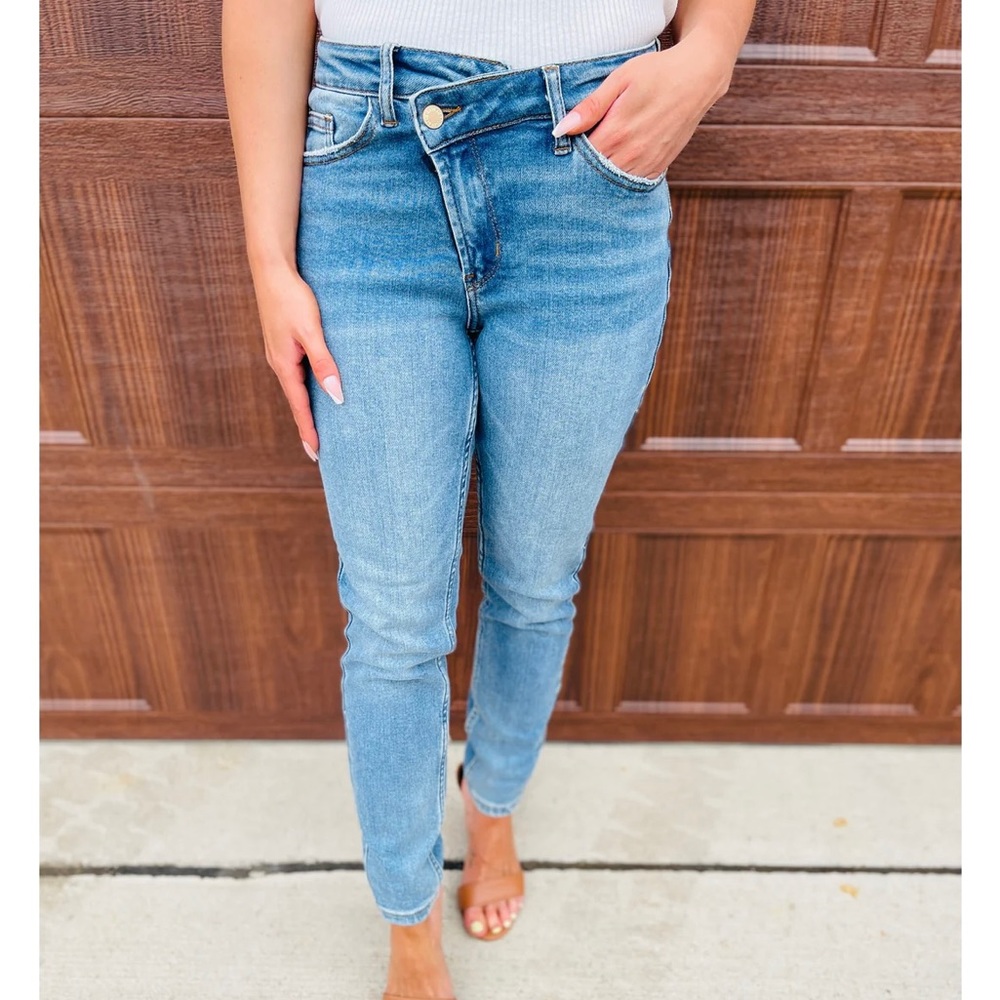 Judy Blue waist cinching confidence jeans, size 5